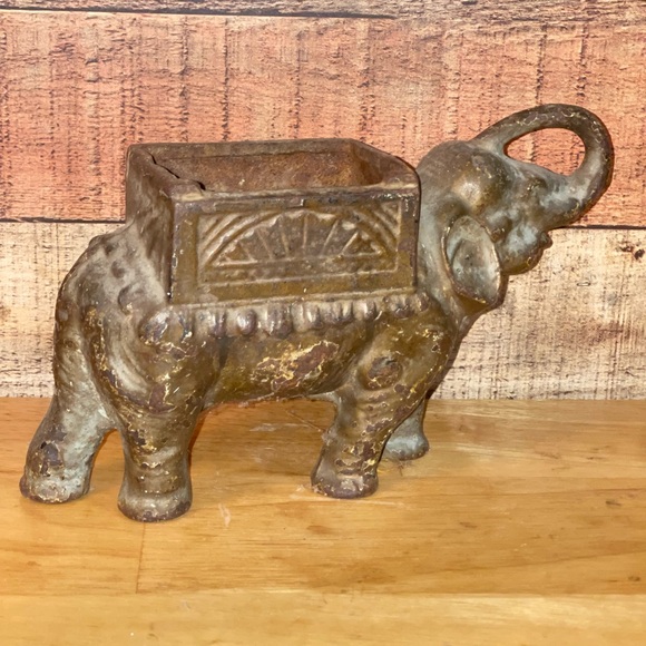 Vintage cast iron elephant decor planter - Picture 2 of 7